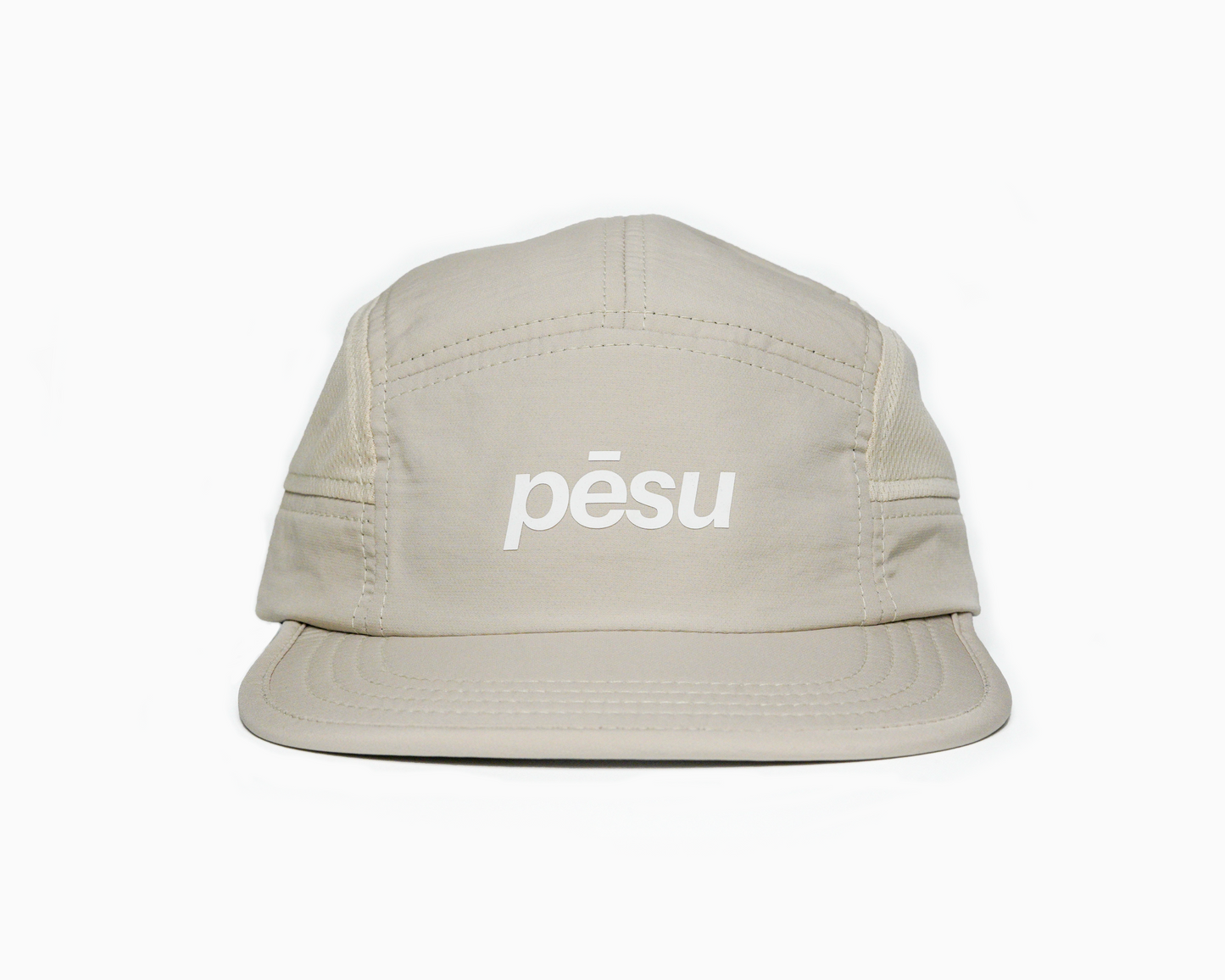 Pēsu beige lightweight performance 8 panel cap with breathable mesh panels, quick-dry fabric, moisture-absorbing sweatband and minimalist design for sport and lifestyle. White pēsu box logo on frontpanel.