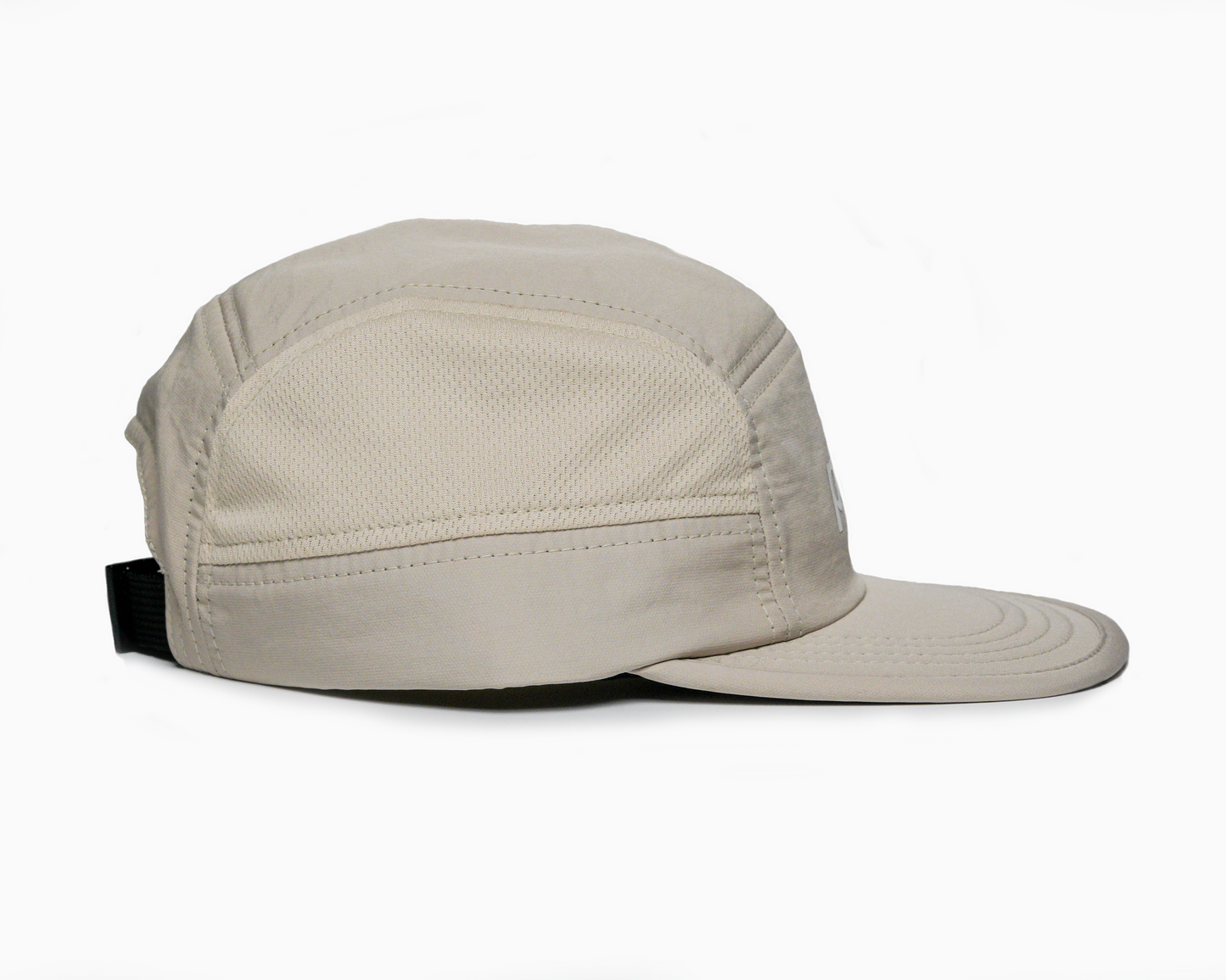 Pēsu beige lightweight performance 8 panel cap with breathable mesh panels, quick-dry fabric, moisture-absorbing sweatband and minimalist design for sport and lifestyle. White pēsu box logo on frontpanel.