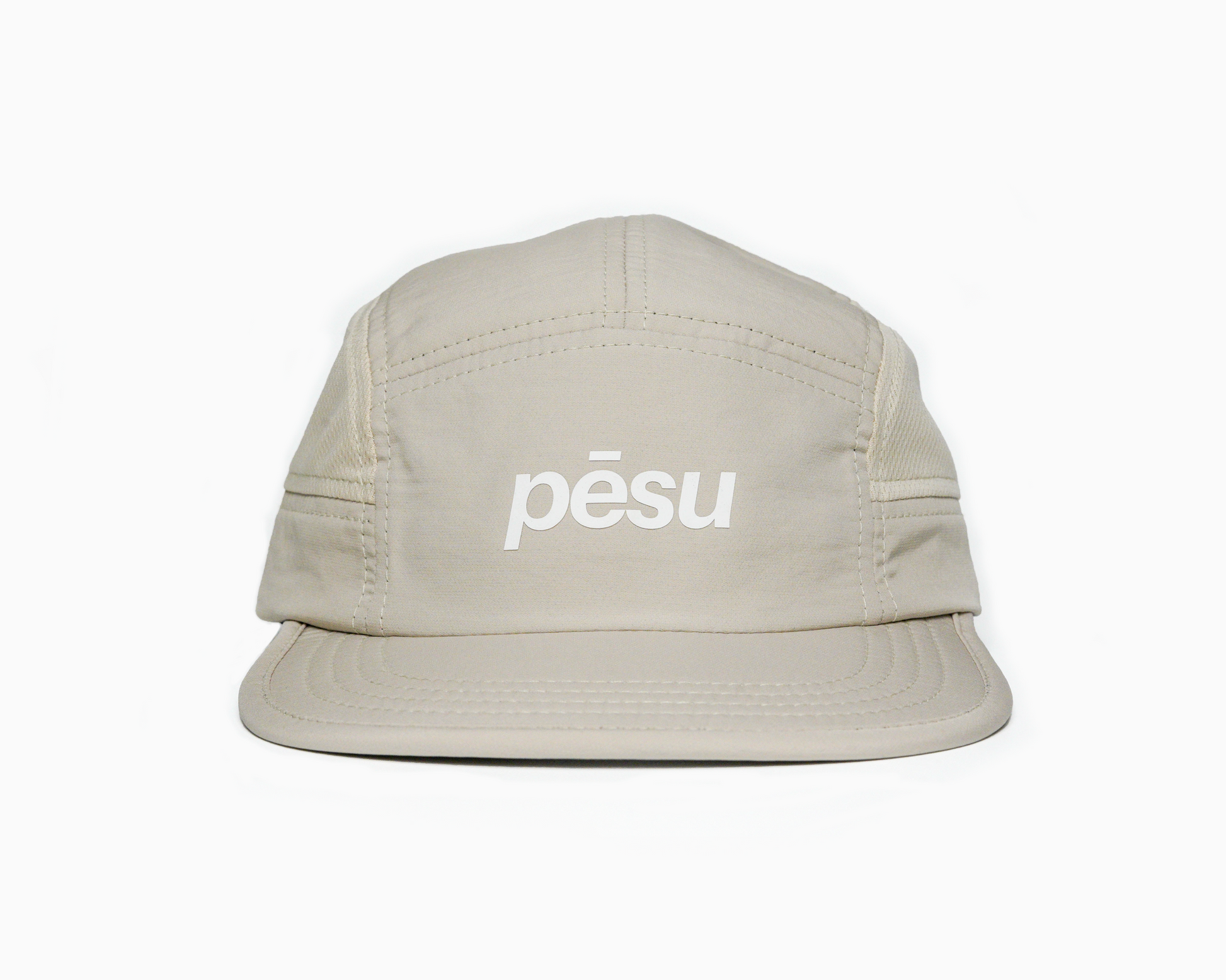 Pēsu beige lightweight performance 8 panel cap with breathable mesh panels, quick-dry fabric, moisture-absorbing sweatband and minimalist design for sport and lifestyle. White pēsu box logo on frontpanel.