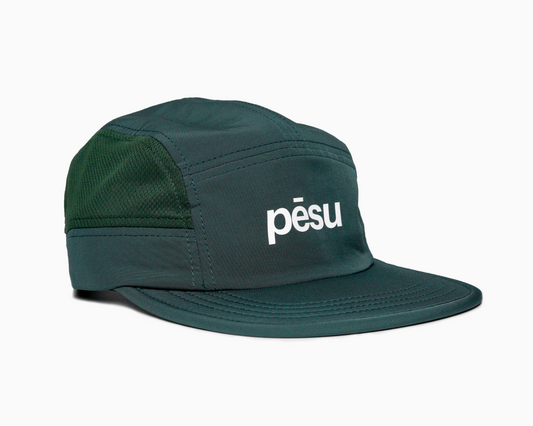 Pēsu teal green lightweight performance 8 panel cap with breathable mesh panels, quick-dry fabric, moisture-absorbing sweatband and minimalist design for sport and lifestyle. White pēsu box logo on frontpanel.