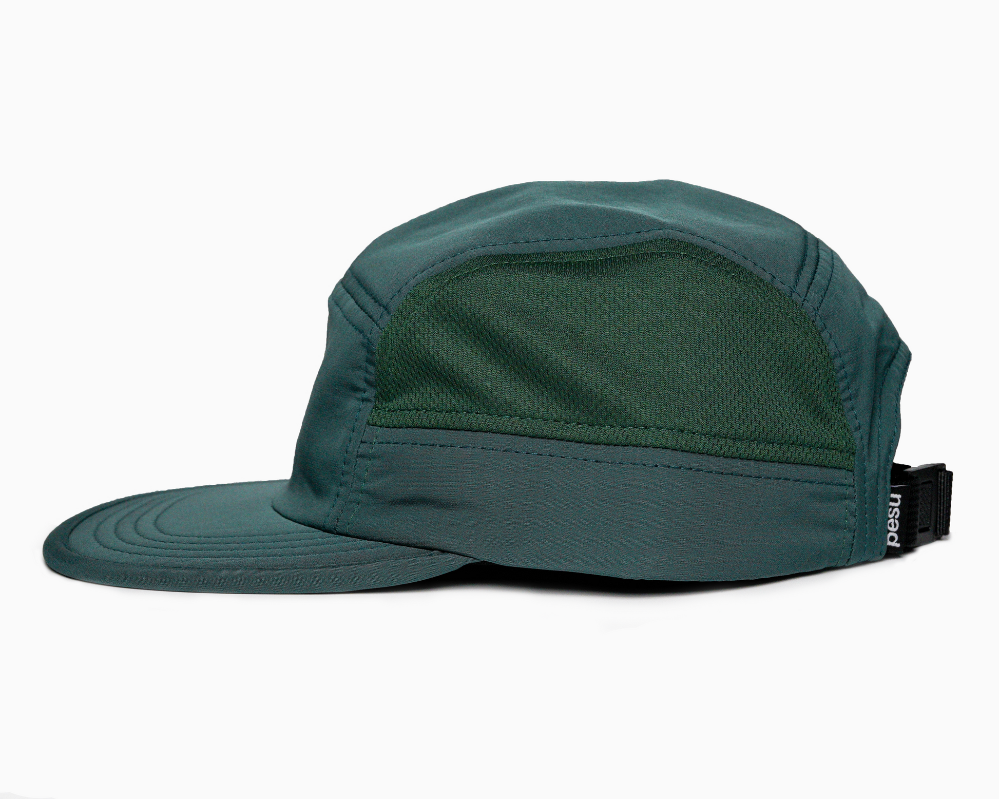 Pēsu teal green lightweight performance 8 panel cap with breathable mesh panels, quick-dry fabric, moisture-absorbing sweatband and minimalist design for sport and lifestyle. White pēsu box logo on frontpanel. Logo details on black back buckle. 